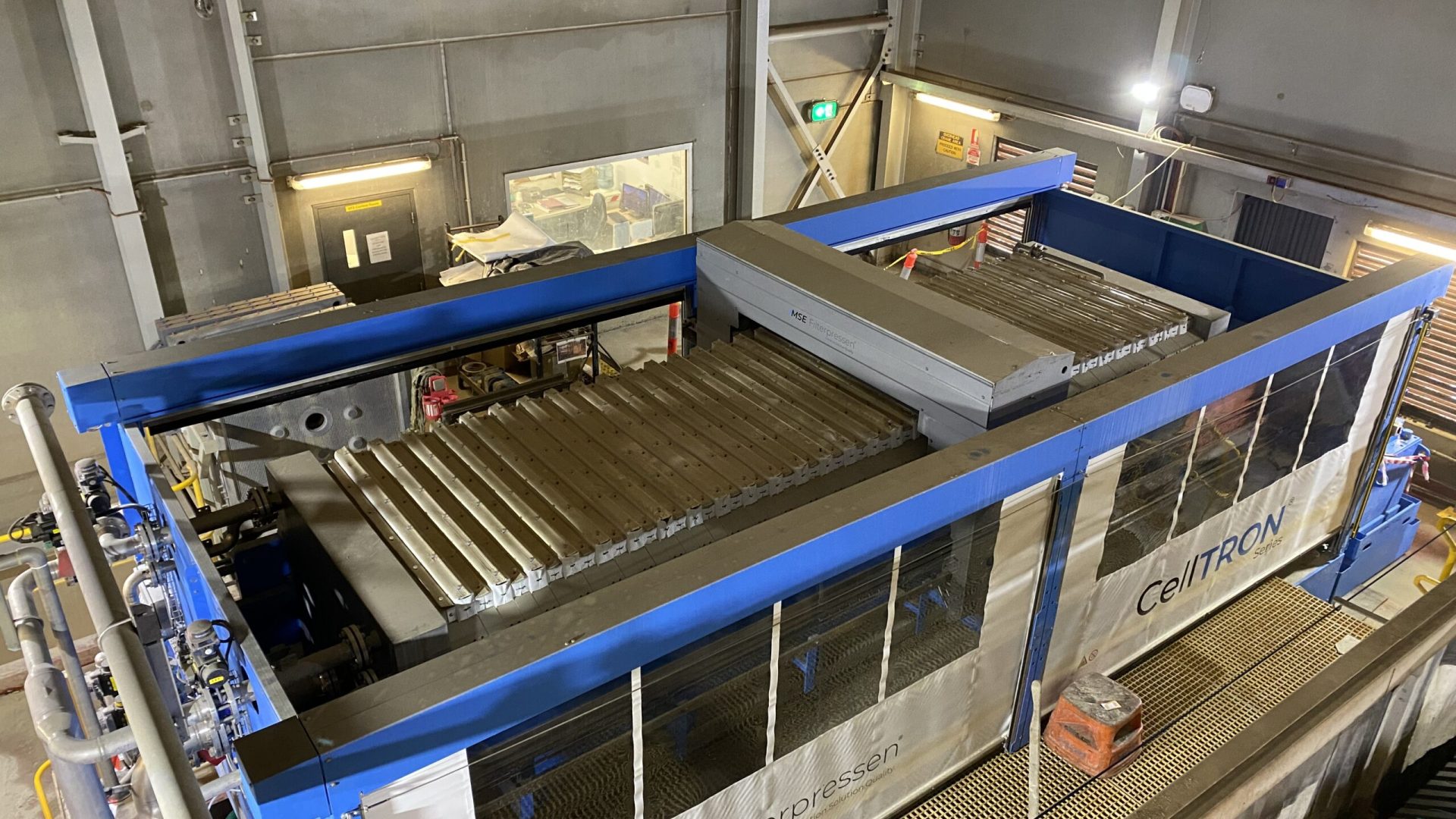 Filter press with automated membranes