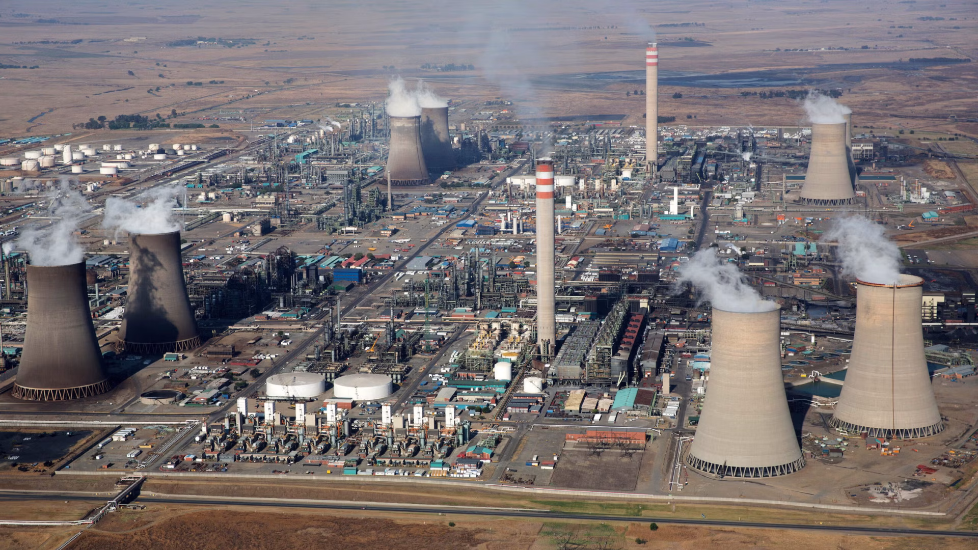 South Africa is moving secunda-power-plantMpumalanga province. (James Oatway CER)